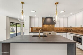 9046 N 28th St in Phoenix, AZ - Building Photo - Building Photo