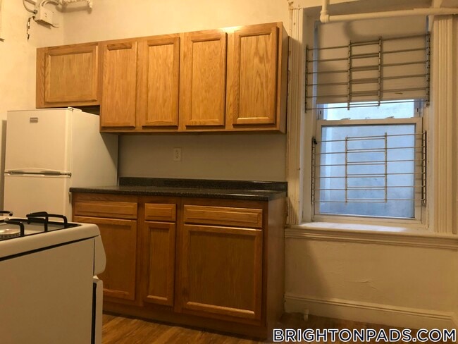 1810 Commonwealth Ave in Boston, MA - Building Photo - Building Photo
