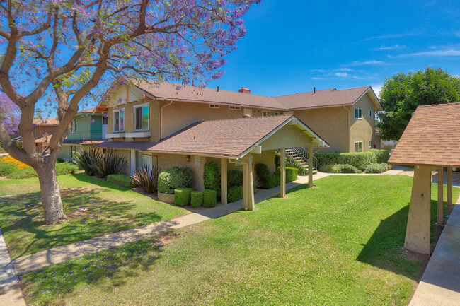 1960 Evergreen St in La Verne, CA - Building Photo - Building Photo