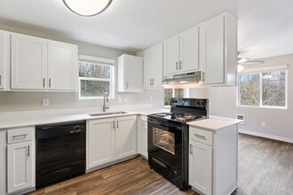 14155 S Beavercreek Rd in Oregon City, OR - Building Photo - Building Photo