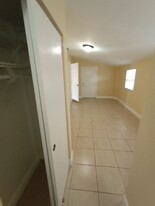 1080 W 27th St in West Palm Beach, FL - Building Photo