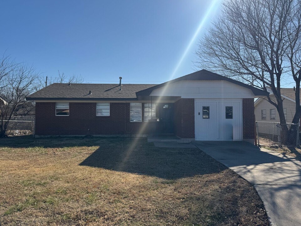 4626 NW Ozmun Ave in Lawton, OK - Building Photo
