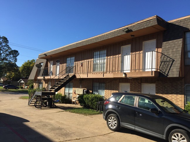 Willowwood Apartments in Denton, TX - Building Photo - Building Photo