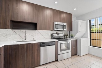 9949 NW 10th St in Pembroke Pines, FL - Building Photo - Building Photo