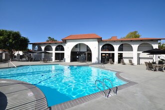 Villa Granada Apartments in Chula Vista, CA - Foto de edificio - Building Photo