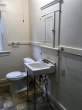 588 Schiller Ave, Unit 1 in Akron, OH - Foto de edificio - Building Photo