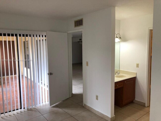 9135 SW 125th Ave, Unit 401P in Miami, FL - Foto de edificio - Building Photo