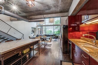 2011 Cedar Springs Rd in Dallas, TX - Building Photo - Building Photo