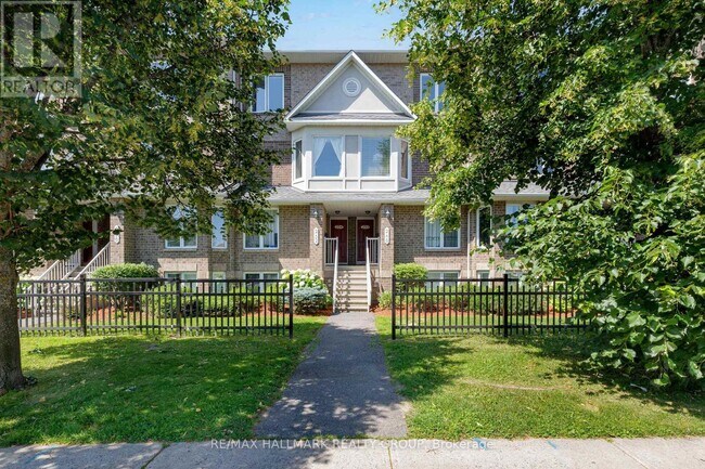 250 Cresthaven Dr in Ottawa, ON - Building Photo - Building Photo