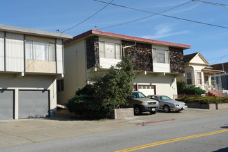 560 Baden Ave in South San Francisco, CA - Foto de edificio - Building Photo