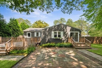 4 East End Ave in East Quogue, NY - Building Photo - Building Photo