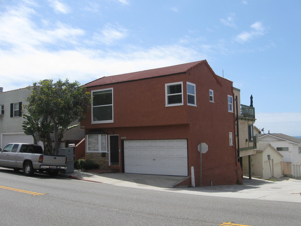 2007 Highland Ave, Unit 2007 in Manhattan Beach, CA - Foto de edificio