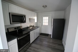 215 W Lancaster Ave in Downingtown, PA - Building Photo - Building Photo