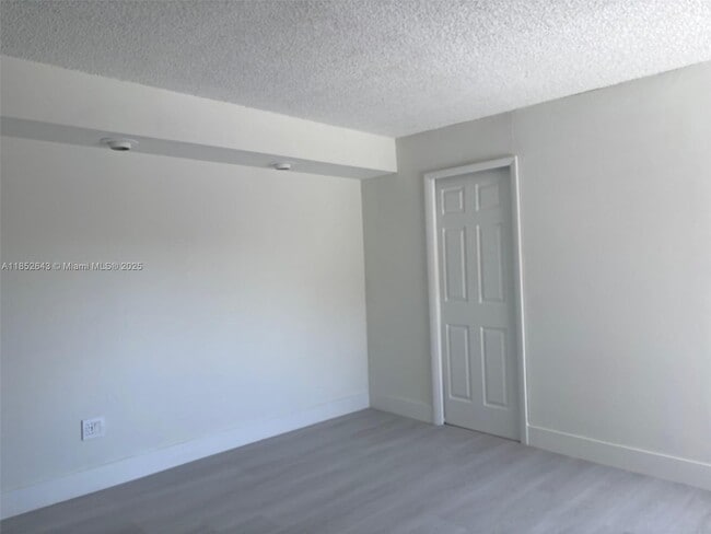 6670 W 24th Ct in Hialeah, FL - Building Photo - Building Photo