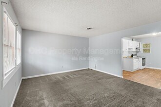 6501 Raymond Dr in Union City, GA - Building Photo - Building Photo