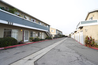 320-328 W Mountain View Ave in La Habra, CA - Foto de edificio - Building Photo