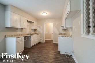 6030 Elk Grove Rd in Memphis, TN - Foto de edificio - Building Photo