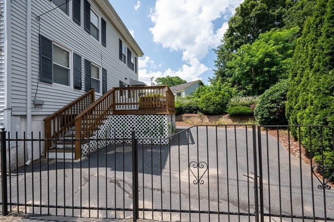 17 Cedar Ct in Lowell, MA - Building Photo - Building Photo