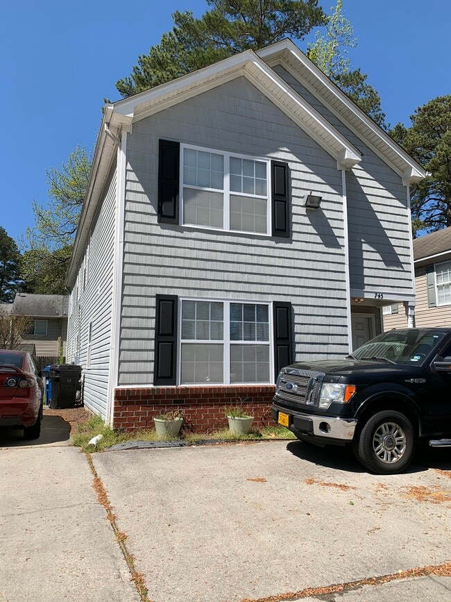 747 S Rosemont Rd, Unit 747 S Rosemont Rd