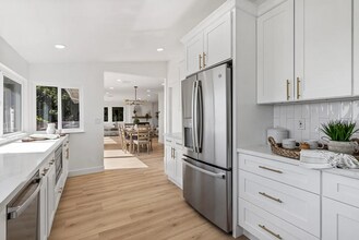 141 Hillcrest Rd in San Carlos, CA - Building Photo - Building Photo
