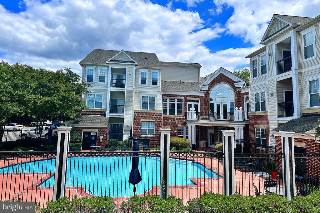 11305 Aristotle Dr in Fairfax, VA - Building Photo