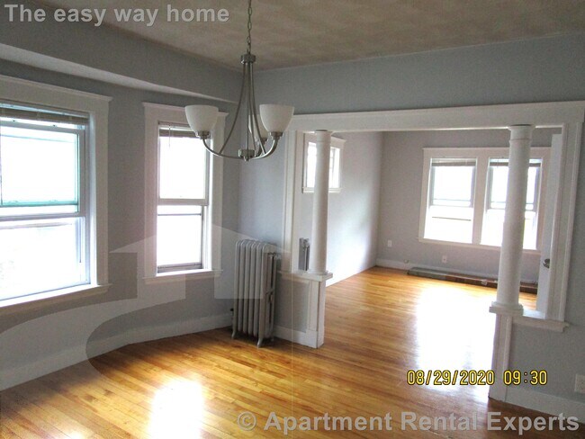 17 Hinsdale St, Unit 2 in Medford, MA - Building Photo - Building Photo