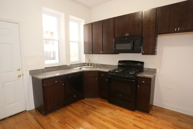 1706 W Sunnyside Ave, Unit 2 in Chicago, IL - Building Photo - Building Photo