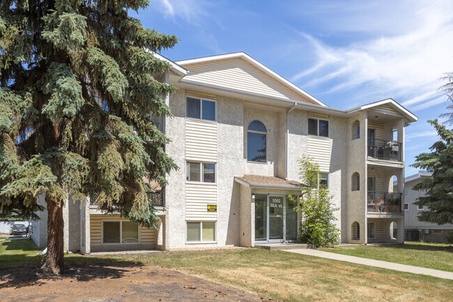 Maple Leaf Apartments in Red Deer, AB - Building Photo - Primary Photo