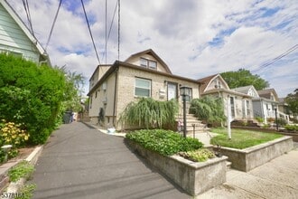 77 Birch St in Bloomfield, NJ - Building Photo - Building Photo