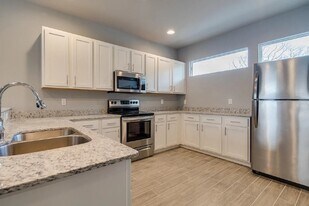 1356 N Hog Trough Dr in Fayetteville, AR - Building Photo