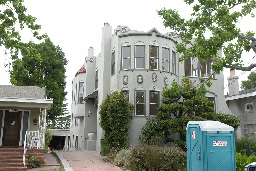 3945 Randolph Ave in Oakland, CA - Building Photo