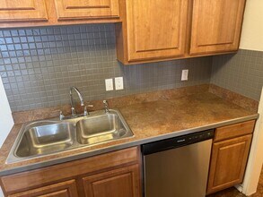 216 San Angelo Ave in Benbrook, TX - Foto de edificio - Building Photo