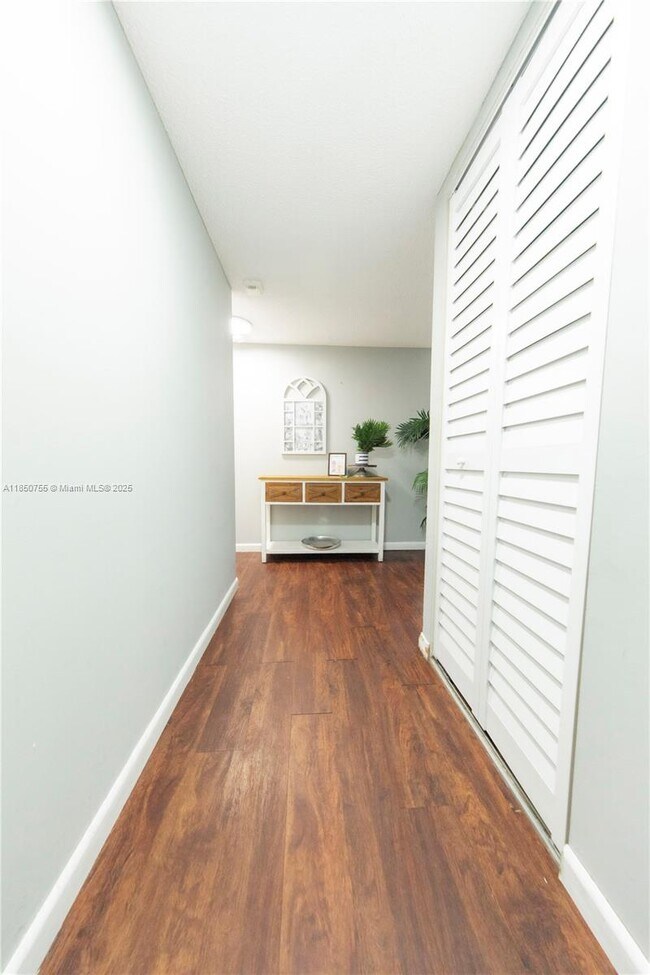 4166 Inverrary Dr in Lauderhill, FL - Building Photo - Building Photo