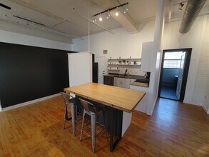 17 N Elizabeth St, Unit 2R in Chicago, IL - Building Photo - Building Photo