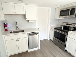1500 Centre St, Unit #3 in Boston, MA - Foto de edificio - Building Photo