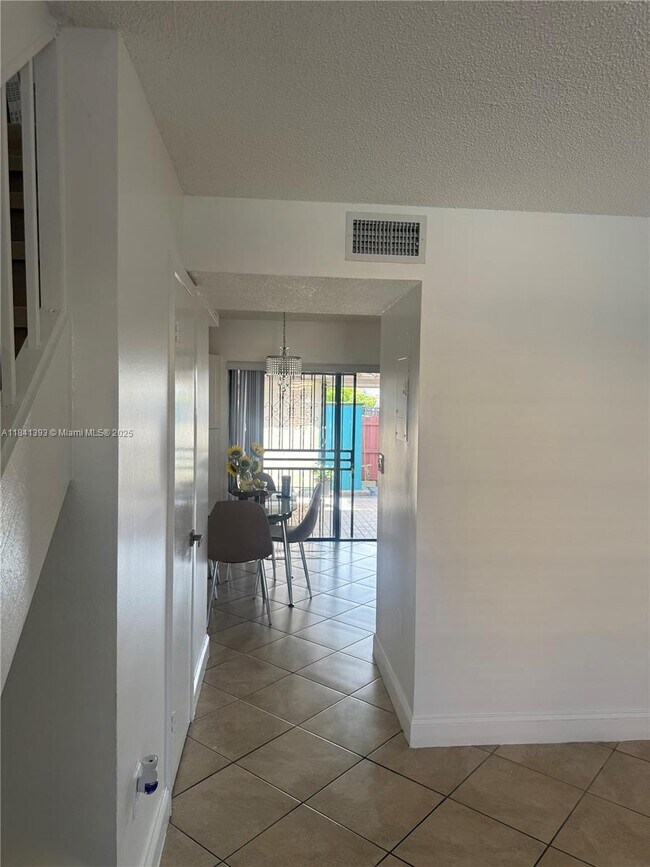 1395 W 41st St in Hialeah, FL - Building Photo - Building Photo