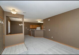 6246 29th Ave NW in Rochester, MN - Foto de edificio - Building Photo