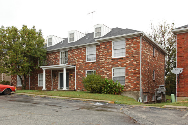 Summerfield Apartments in Louisville, KY - Building Photo - Building Photo