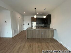 199 Gardner St in Boston, MA - Foto de edificio - Building Photo