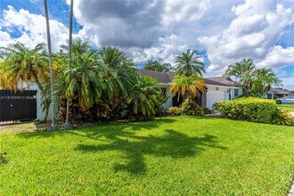 11728 SW 97th St in Miami, FL - Building Photo - Building Photo