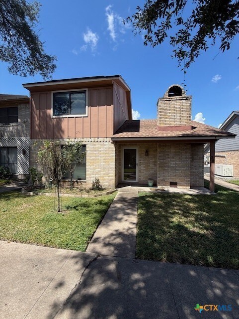 101 Maplewood Dr in Victoria, TX - Building Photo