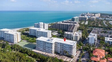 155 Ocean Ln Dr in Key Biscayne, FL - Building Photo - Building Photo