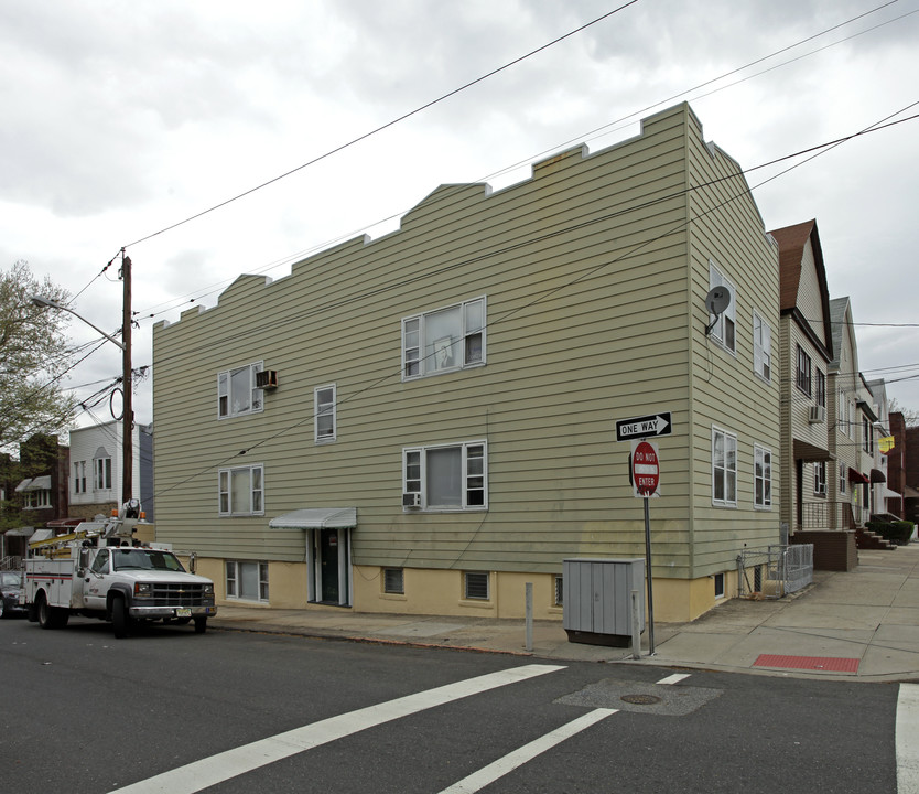 330 Van Nostrand Ave in Jersey City, NJ - Building Photo