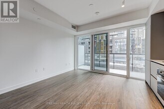 117-117 Broadway Ave in Toronto, ON - Building Photo - Building Photo
