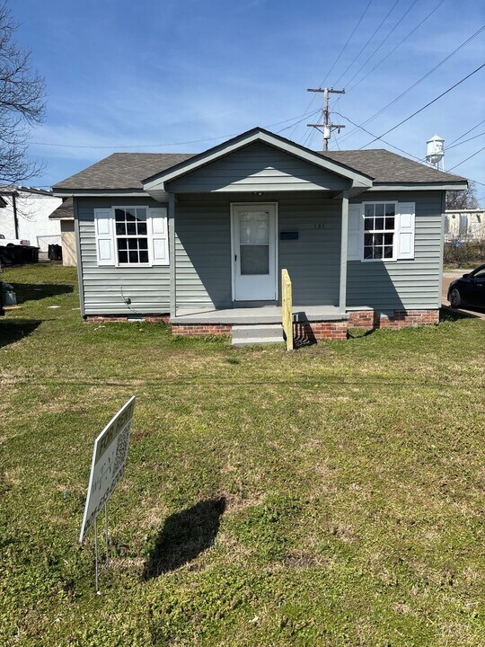 131 E Jefferson St in Brownsville, TN - Building Photo