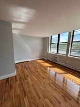 Main Street Commons in East Rutherford, NJ - Building Photo - Building Photo