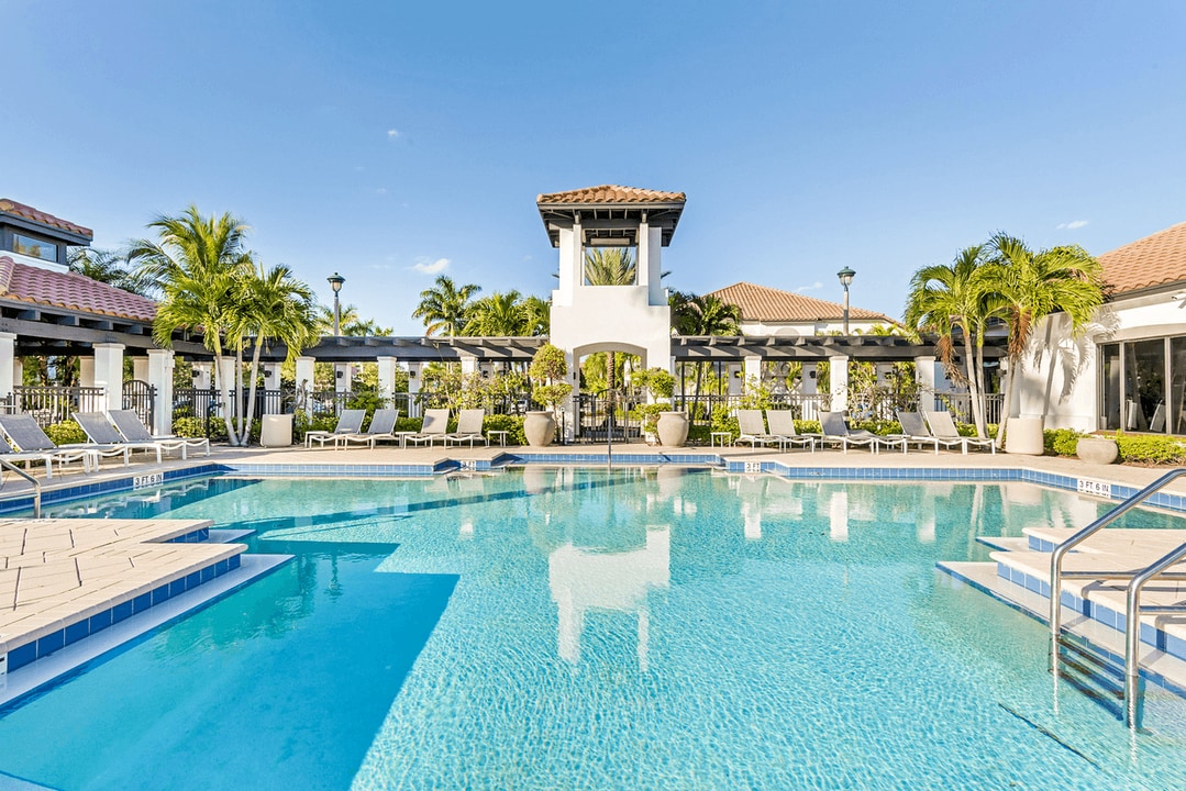 Oasis Delray Beach Apartments in Delray Beach, FL - Foto de edificio