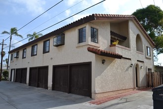 Monroe Villas in San Diego, CA - Building Photo - Building Photo