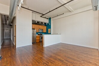 1224 W Van Buren St, Unit 622 in Chicago, IL - Building Photo - Building Photo