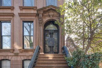 164 Lafayette Ave in Brooklyn, NY - Foto de edificio - Building Photo